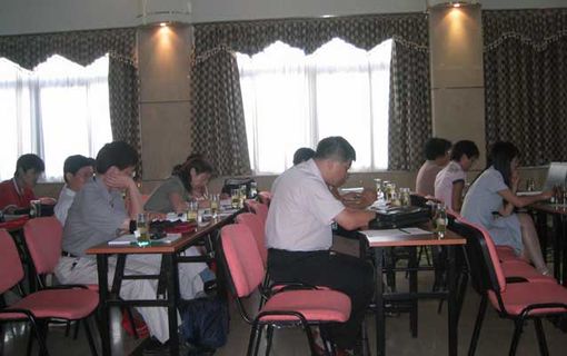 “十一五”中國(guó)制造業(yè)信息化技術(shù)及其標(biāo)準(zhǔn)化發(fā)展研討會(huì)暨2004年全國(guó)工業(yè)自動(dòng)化系統(tǒng)與集成標(biāo)準(zhǔn)化技術(shù)委員會(huì)年會(huì)及工業(yè)機(jī)器人標(biāo)準(zhǔn)劃分技術(shù)委員會(huì)換屆會(huì)，各參會(huì)人員聽取演講人員的報(bào)告，吸取經(jīng)驗(yàn)